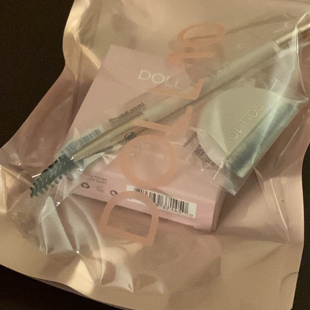 Doll 10 Eyebrow Powder - Picture 2 of 5